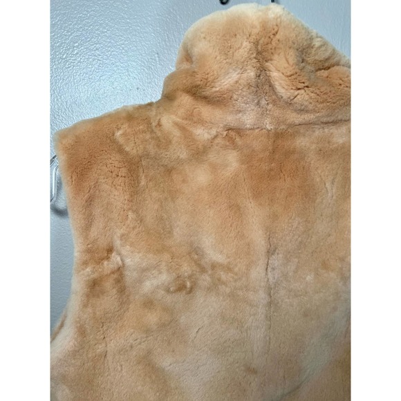Maximilian Fur Vest $3600 size 4 - Picture 7 of 10
